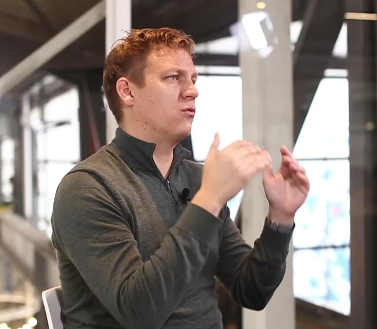 What Should Entrepreneurs Consider When Selecting Their Delivery Options?
