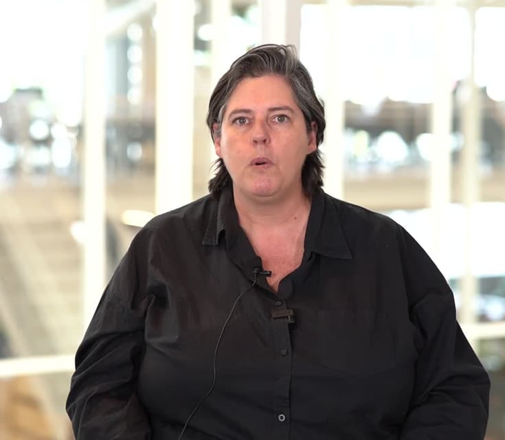 How Can Entrepreneurs Build Communities and Navigate Evolving Content Distribution Channels?