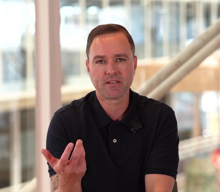 How Do You Decide Which Service Provider  To Use To Manage Your Online Platforms?