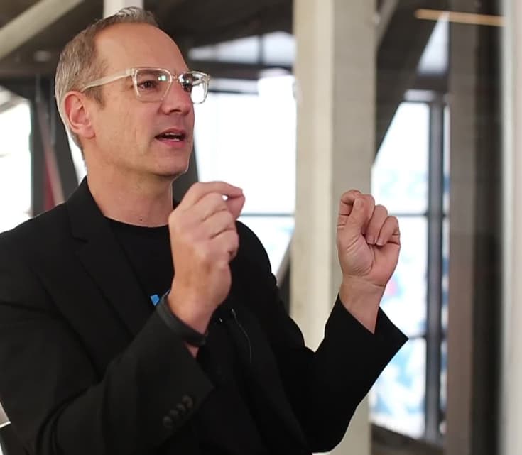 How Should Entrepreneurs Highlight Their Team In A Pitch Deck?